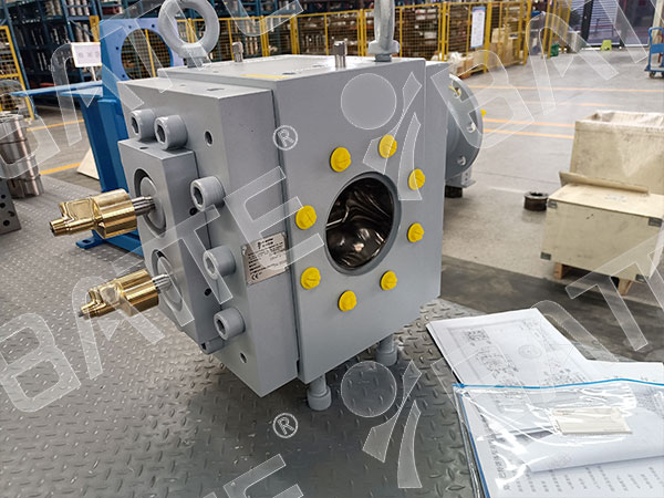 polymer melt pump in extruder