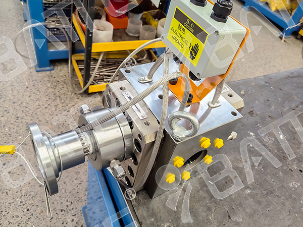 melt pump in extruder