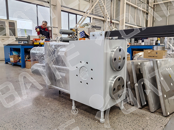 screen changer in extruder