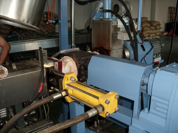melt pump for recycling line