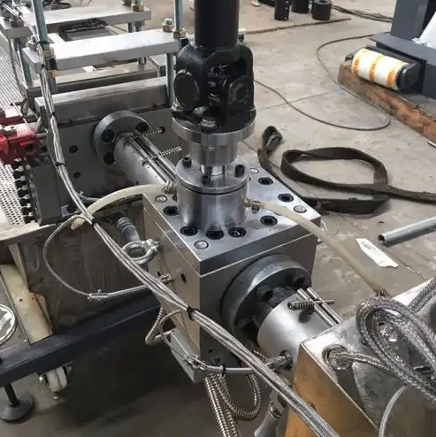 strapping extrusion pump