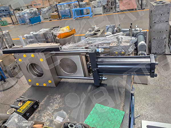 Polymer melt filtration