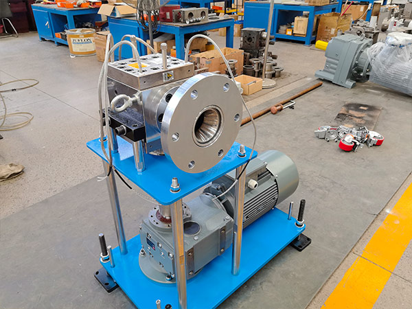 melt pump in extruder