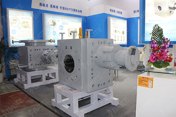 melt booster pump