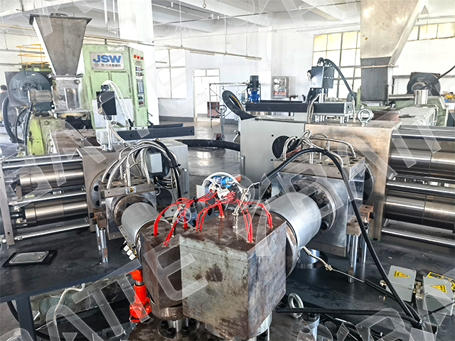 EPP granulation melt pump and continuous creen changer