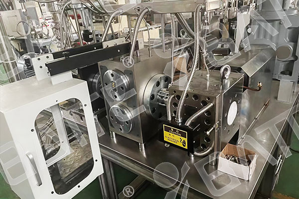 melt pump and screen changer in extruder