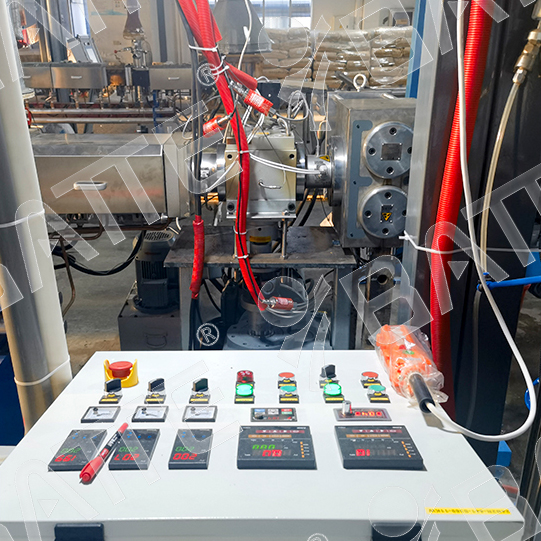 melt pump and screen changer in plastic extruder