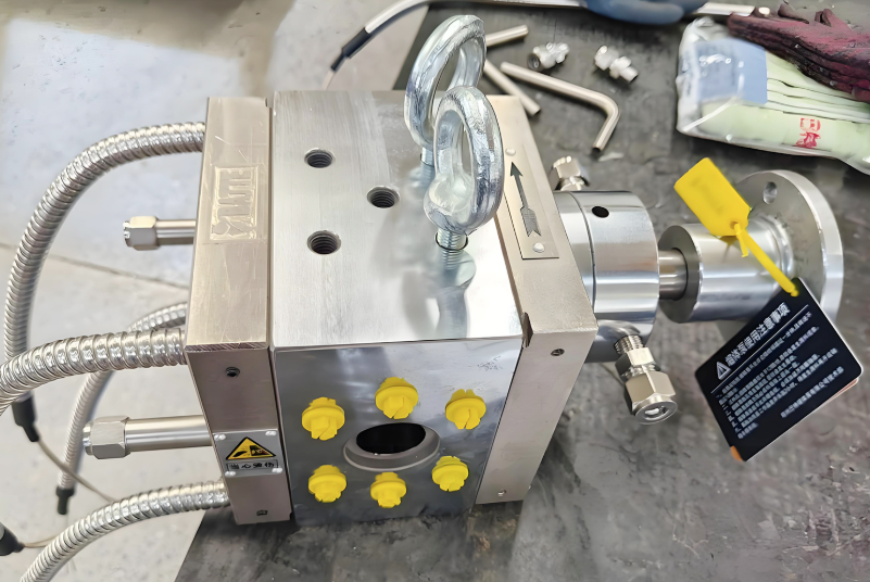 Plastic extruder pump