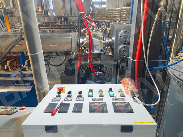 PVC pelletizing screen changer